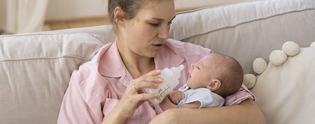 Stiller Reflux bei Kindern: Wie erkennt man ihn frühzeitig?